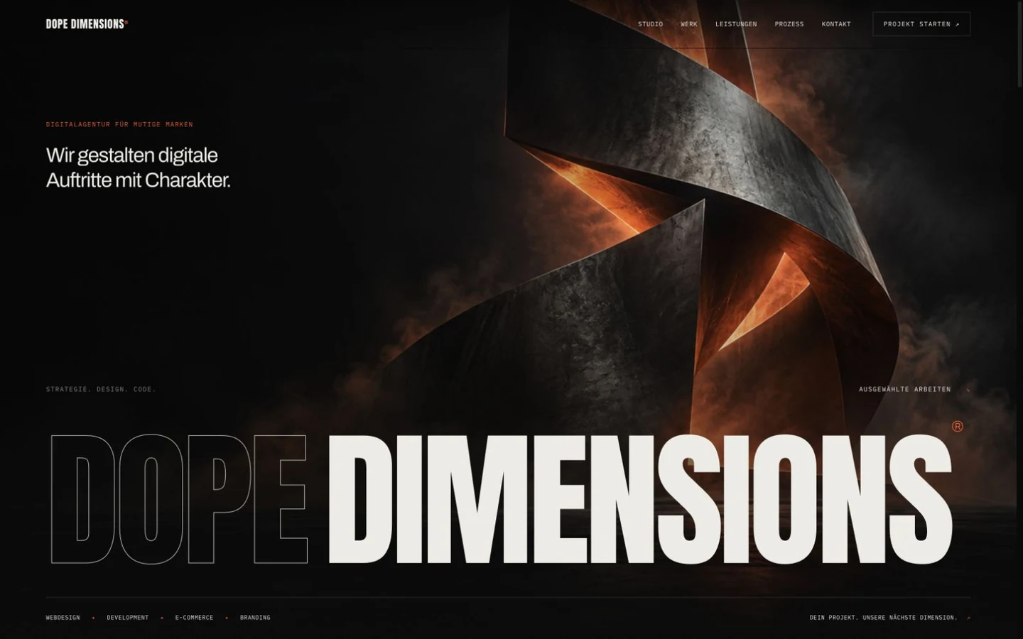 Original-Screenshot der DopeDimensions-Website mit vollständigem Schriftzug und kupferfarben beleuchteter Metallskulptur.